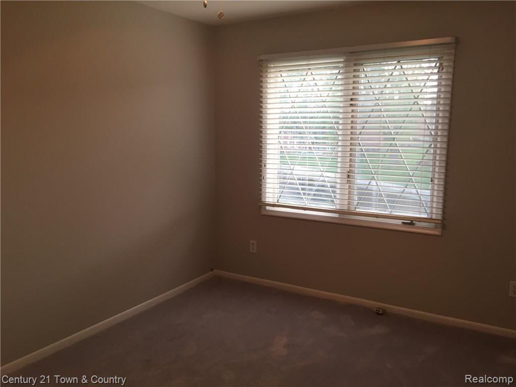 54767 Shelby Road Utica, MI 48316 - Photo 16 of 20