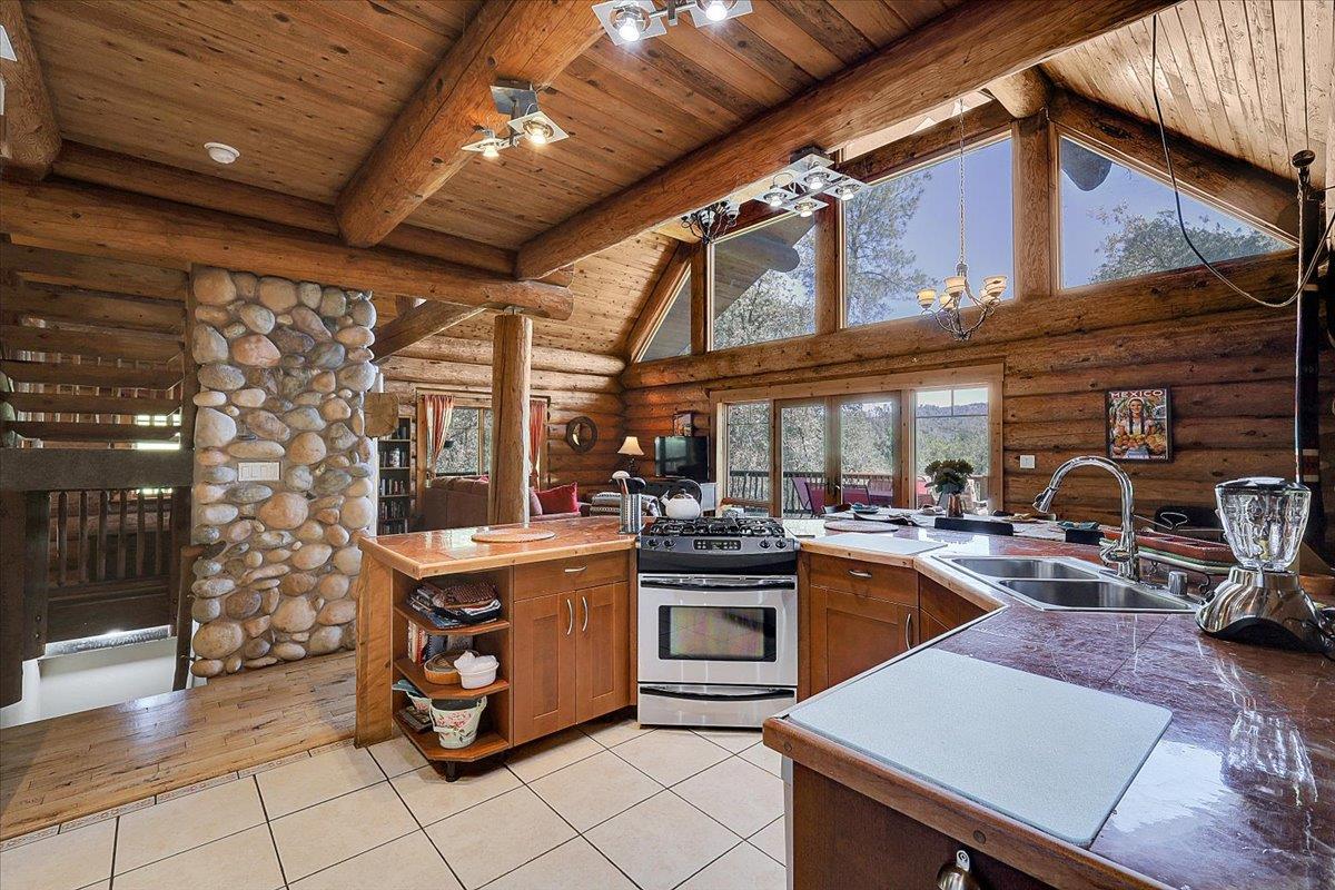 9844 Township Road Browns Valley, CA 95918 - Photo 14 of 77
