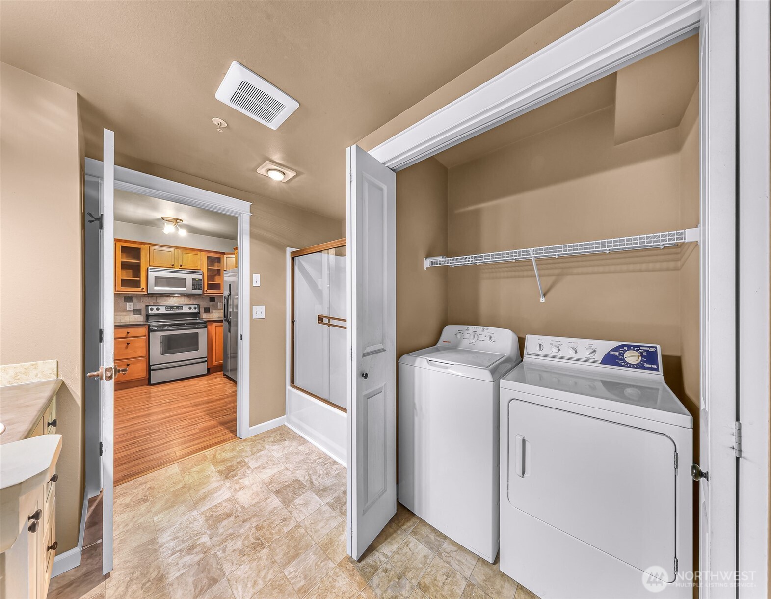 690 32nd Street, Unit B309 Bellingham, WA 98225 - Photo 10 of 26