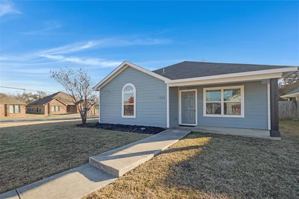 a house view with a backyard space