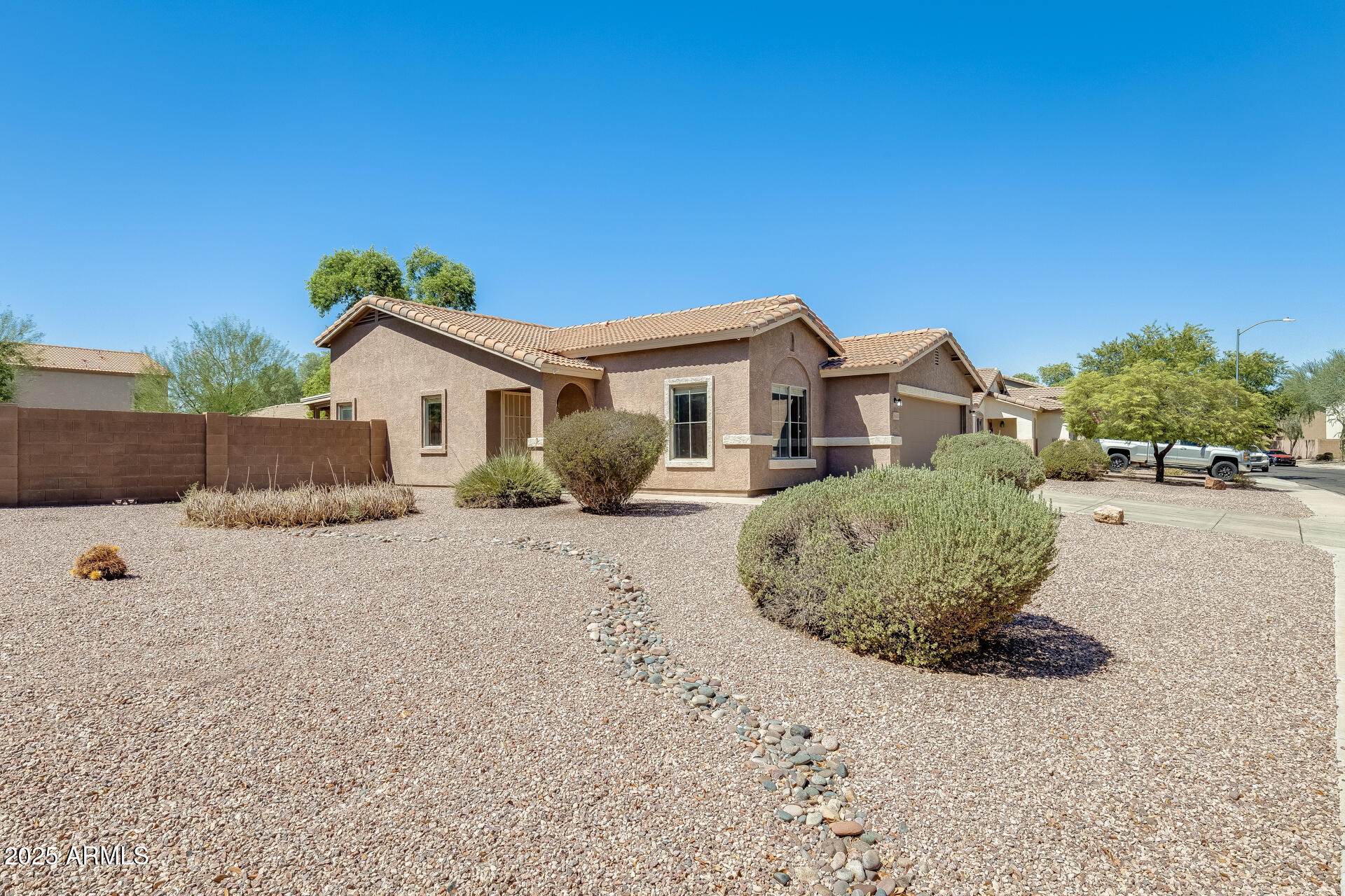 16103 West Redfield Road Surprise, AZ 85379 - Photo 6 of 27
