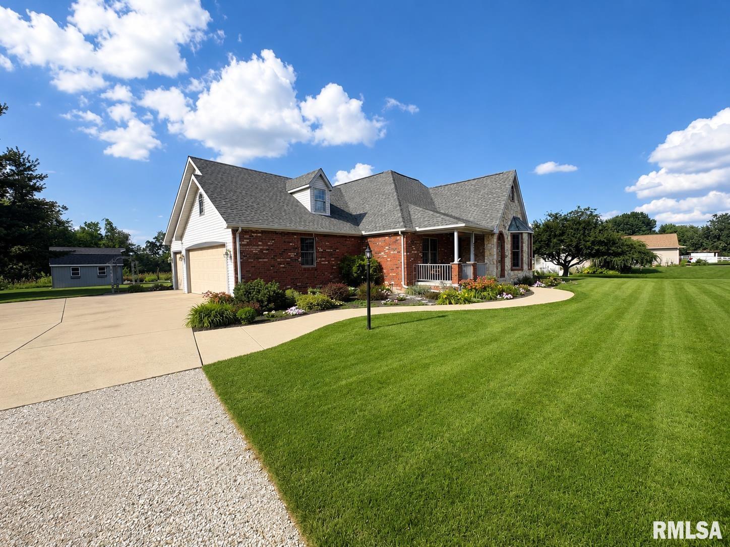 4237 Sheridan Road Pekin, IL 61554 - Photo 2 of 7