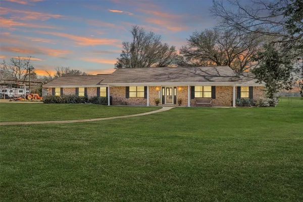 $385,000 | 902 Highway 259, Mount Enterprise, TX 75681