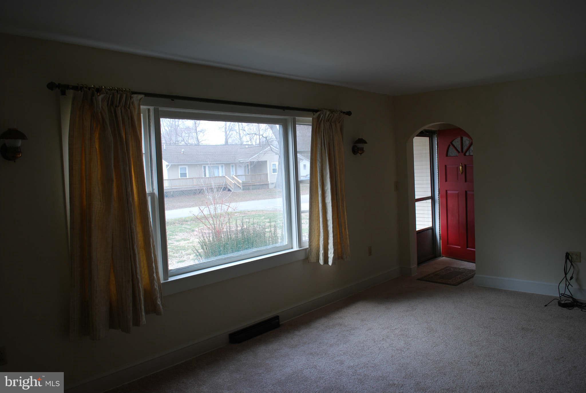 6031 Rosedale Drive King George, VA 22485 - Photo 6 of 18 Living Room