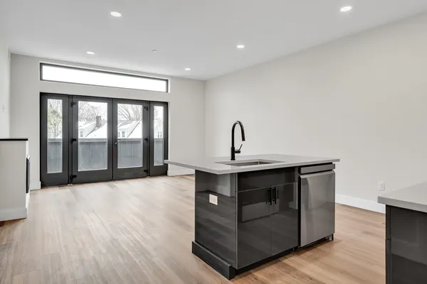 $3,000 | 63 Belgrade Avenue, Unit 404, Boston, MA 02131