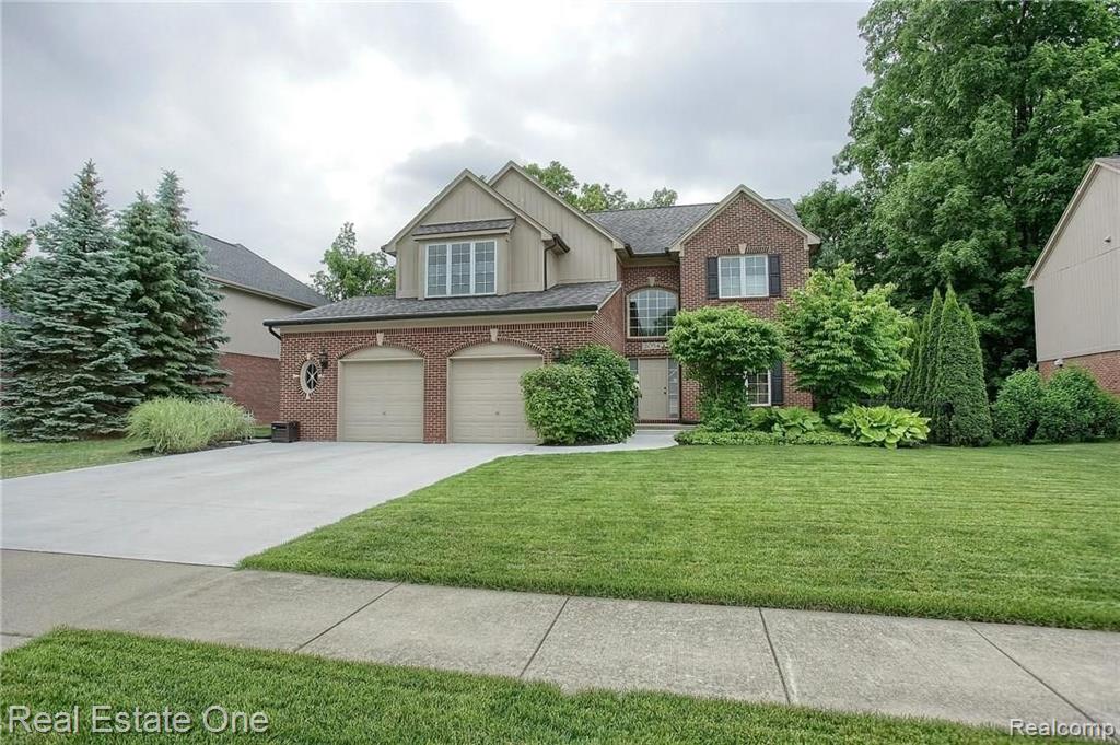 2054 Baron Rochester Hills, MI 48307 - Photo 2 of 32