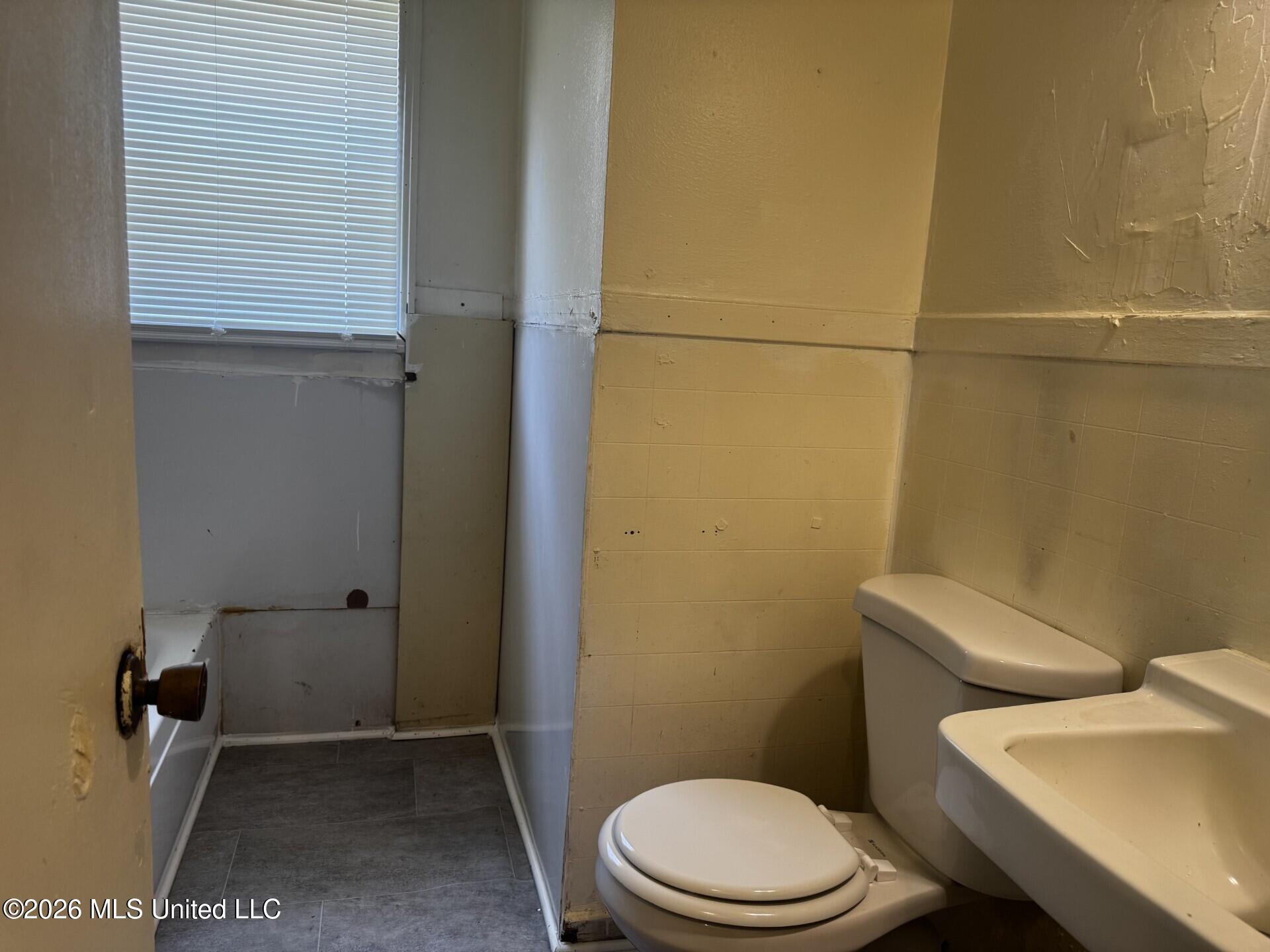 933 Randall Street Jackson, MS 39203 - Photo 4 of 11 9b84050b-a53a-41ba-a4c3-6365f7e3a003