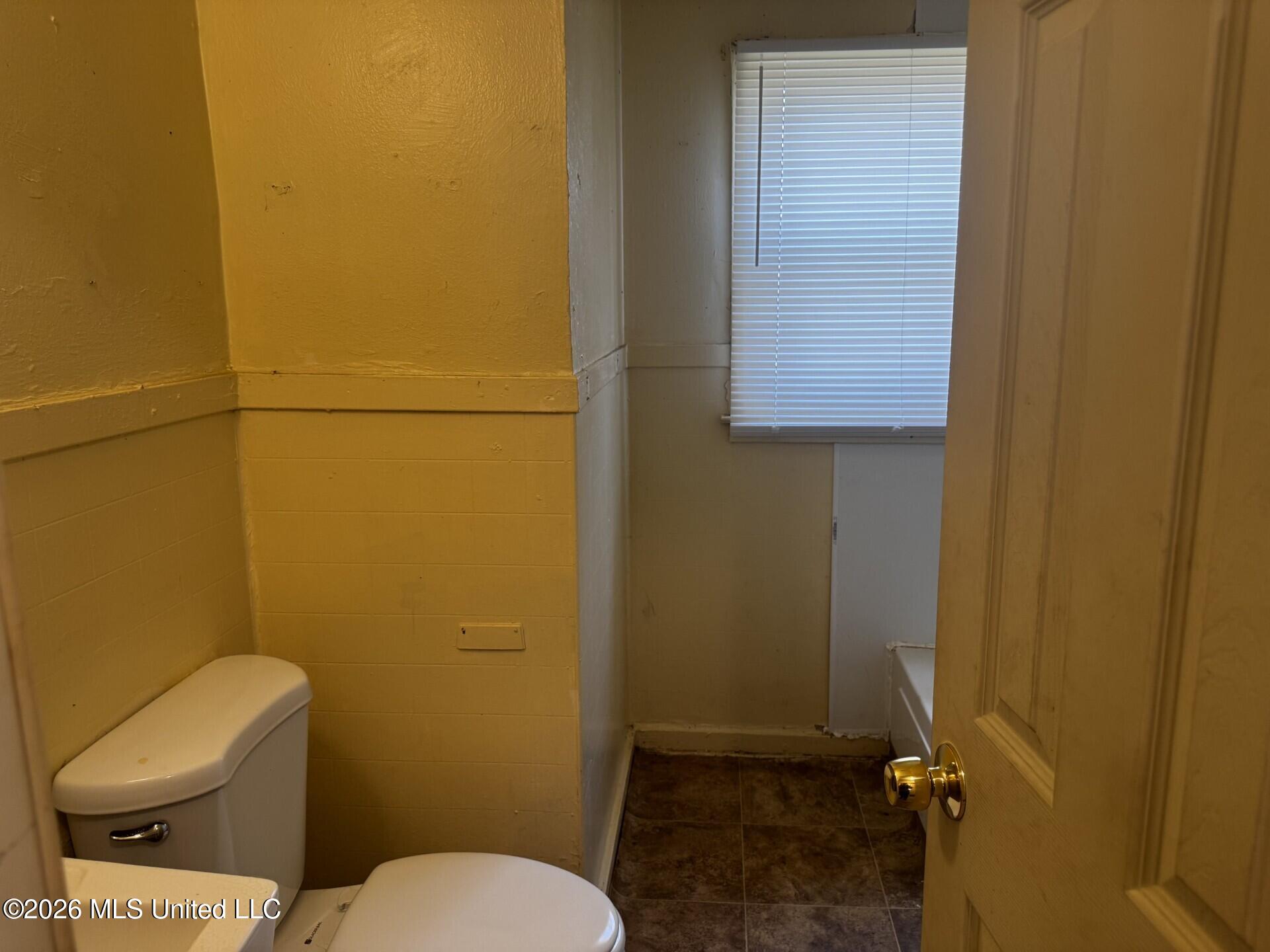 933 Randall Street Jackson, MS 39203 - Photo 6 of 11 b37bc54f-c78a-40d7-b76b-133b63183008