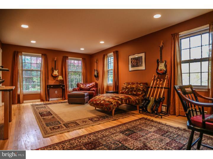 281 Irish Road Berwyn, PA 19312 - Photo 4 of 21 Living Room