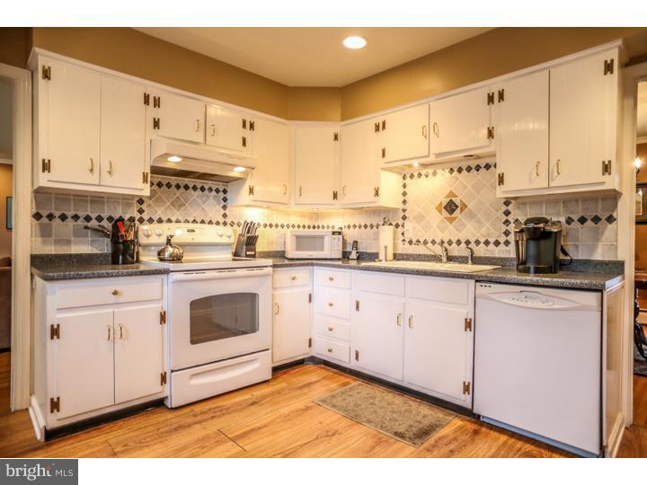281 Irish Road Berwyn, PA 19312 - Photo 6 of 21 Kitchen