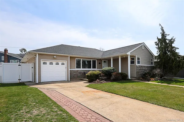 $929,000 | 921 Ilse Court, North Bellmore, NY 11710