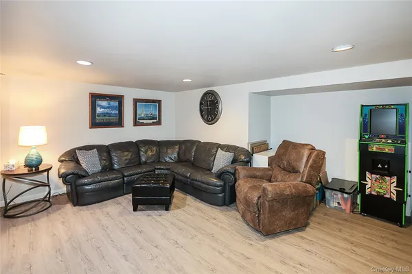 $929,000 | 921 Ilse Court, North Bellmore, NY 11710