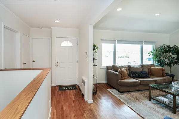 $929,000 | 921 Ilse Court, North Bellmore, NY 11710