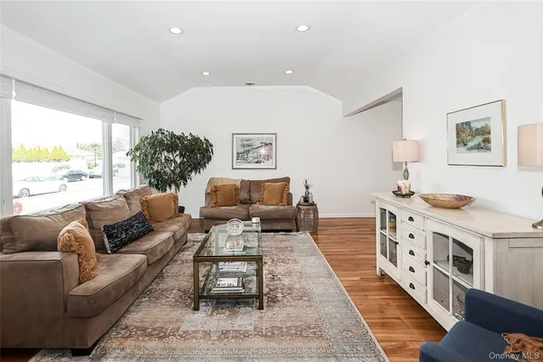 $929,000 | 921 Ilse Court, North Bellmore, NY 11710