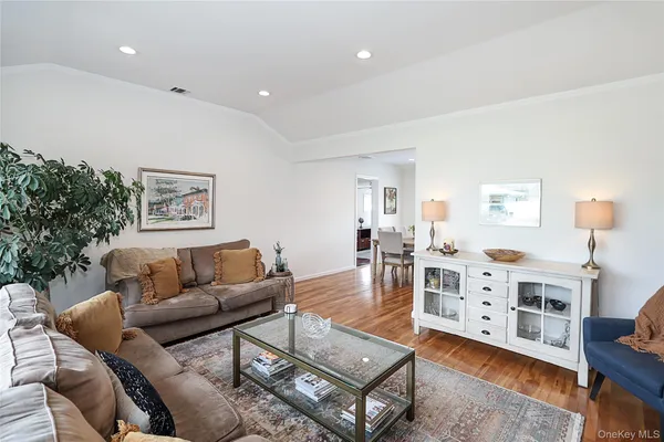 $929,000 | 921 Ilse Court, North Bellmore, NY 11710