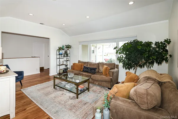 $929,000 | 921 Ilse Court, North Bellmore, NY 11710