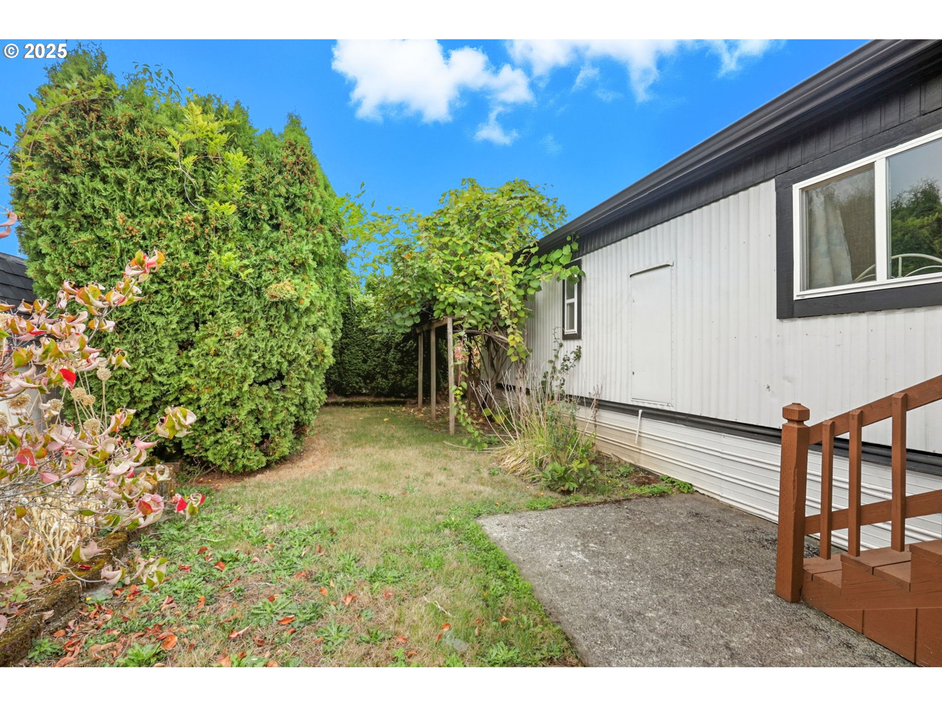 300 Southwest 7th Avenue, Unit 95 Battle Ground, WA 98604 - Photo 18 of 27 a backyard of a house with lots of green space
