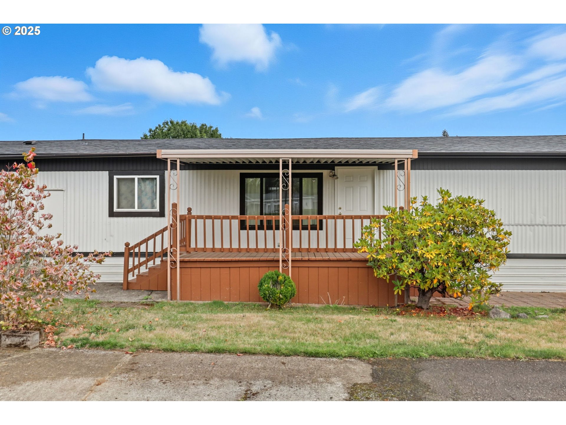 300 Southwest 7th Avenue, Unit 95 Battle Ground, WA 98604 - Photo 3 of 27 a front view of a house with garden