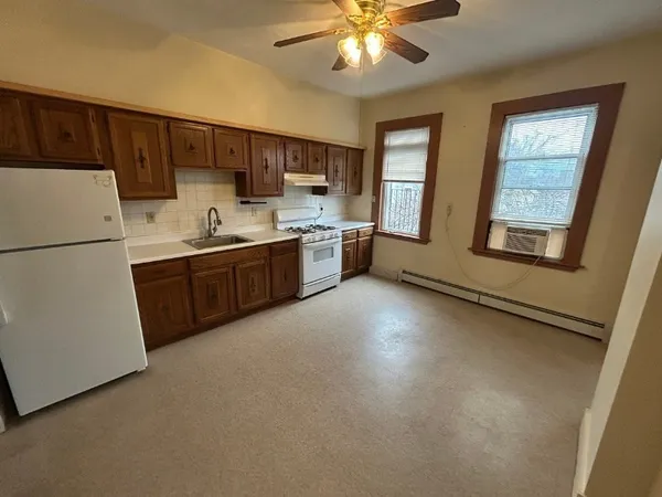 $2,400 | 122A Spring Street, Unit 3, Cambridge, MA 02141