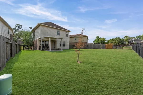a view of a house with a backyard