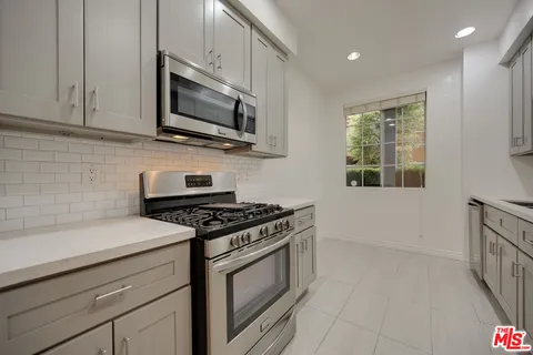 $4,395 | 9800 Vidor Drive, Unit 101, Los Angeles, CA 90035