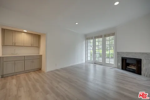 $4,395 | 9800 Vidor Drive, Unit 101, Los Angeles, CA 90035