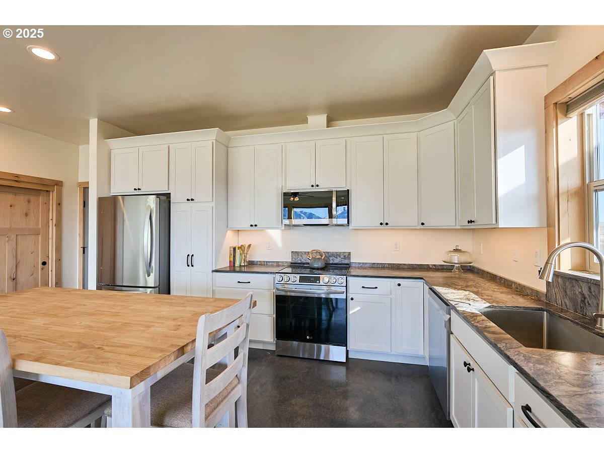 66831 Golf Course Road Enterprise, OR 97828 - Photo 8 of 34 Gallery Image 8