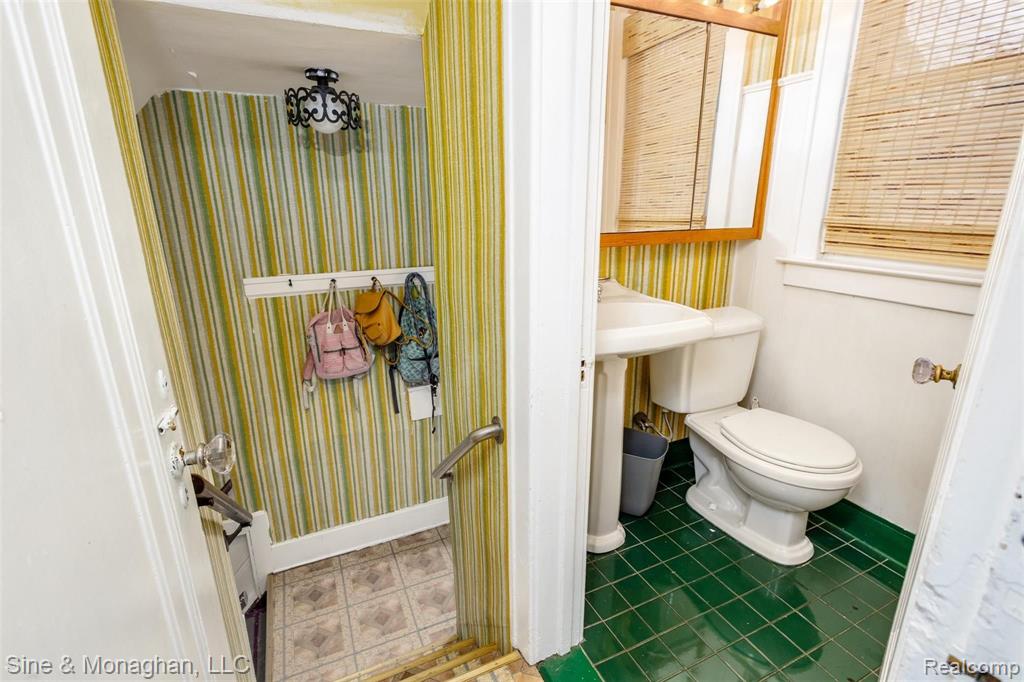 1027 Nottingham Road Grosse Pointe Park, MI 48230 - Photo 14 of 40