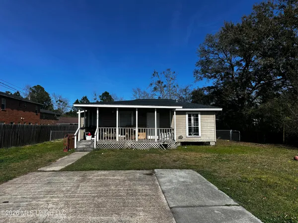$1,250 | 212 Lawler Avenue, Long Beach, MS 39560