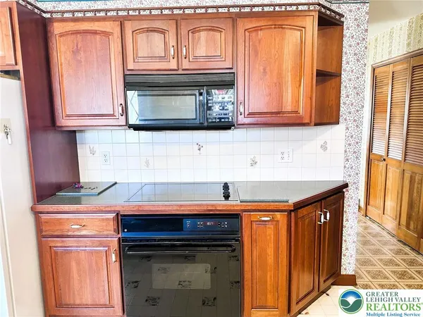 $299,900 | 380 Faith Drive, Catasauqua, PA 18032