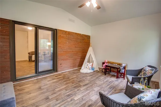 $259,000 | 211 South 9th Street, East Alton, IL 62024