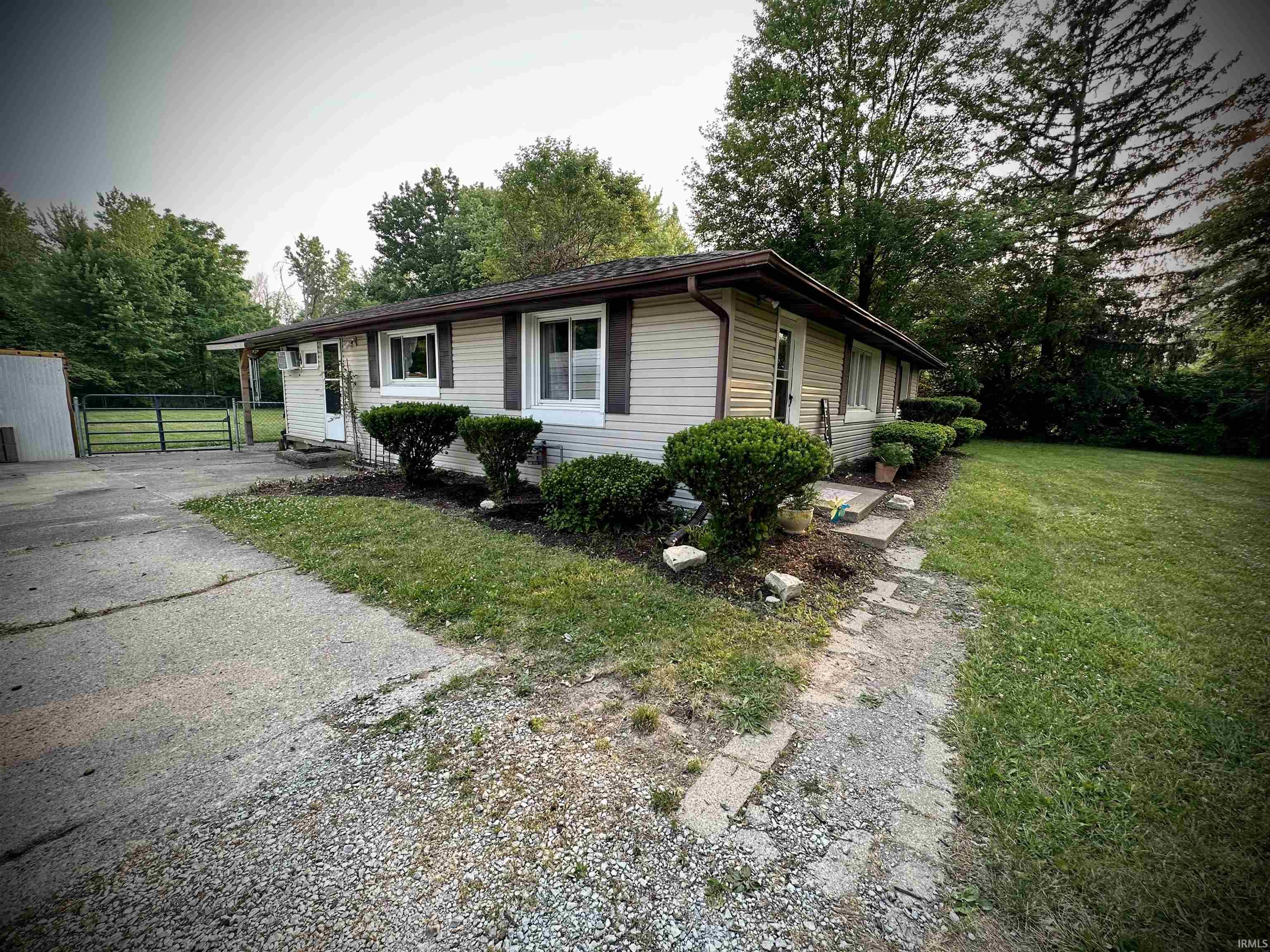 363 West 375 North Anderson, IN 46012 - Photo 2 of 22