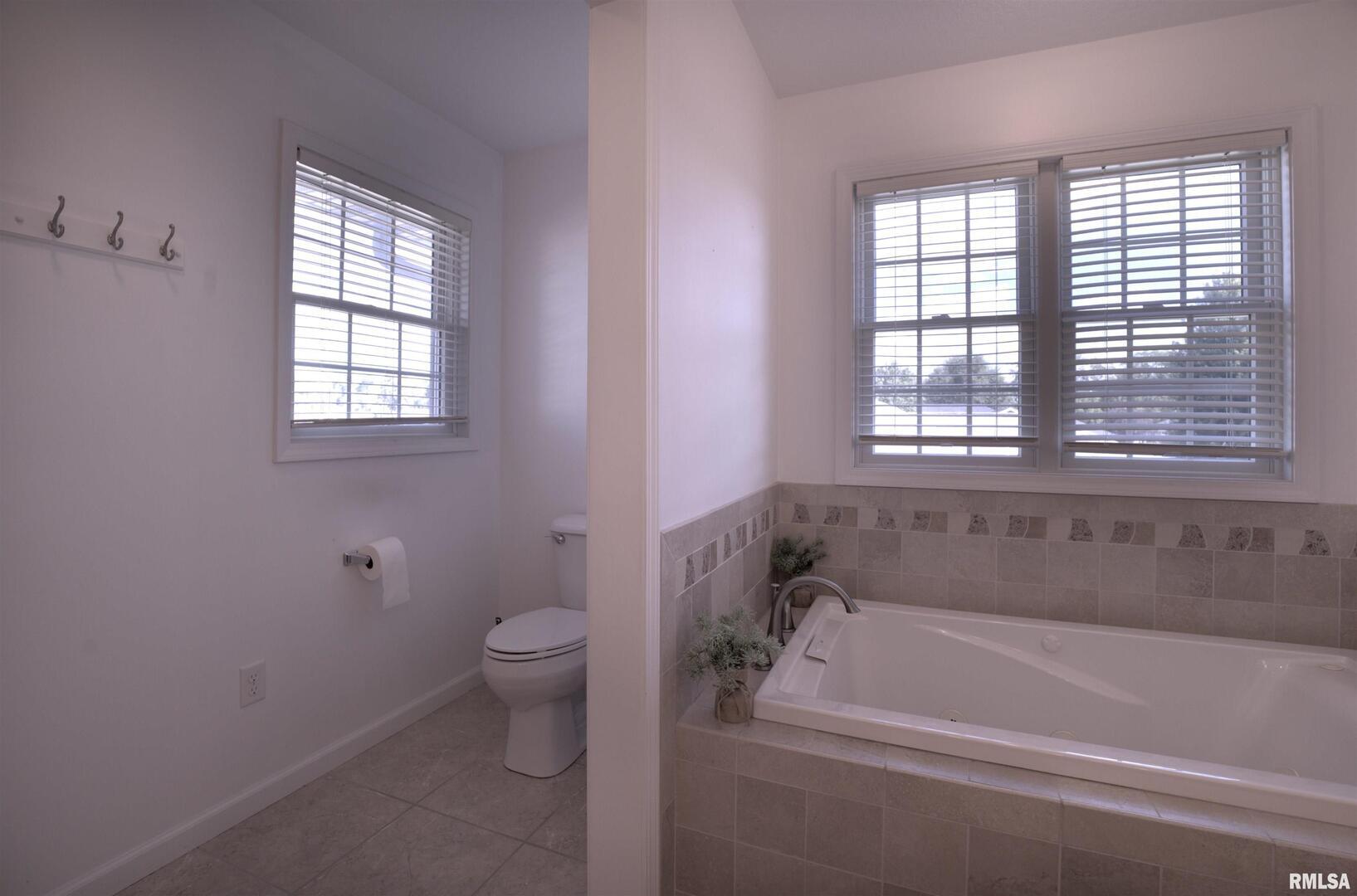 1917 11th Street Camanche, IA 52730 - Photo 17 of 40 a bath room with a toilet and a bath tub