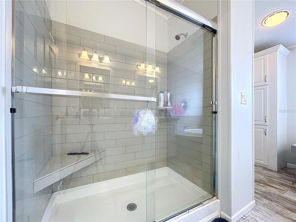 14890 County Road 757 Webster, FL 33597 - Photo 52 of 100 a bathroom with a tub and shower