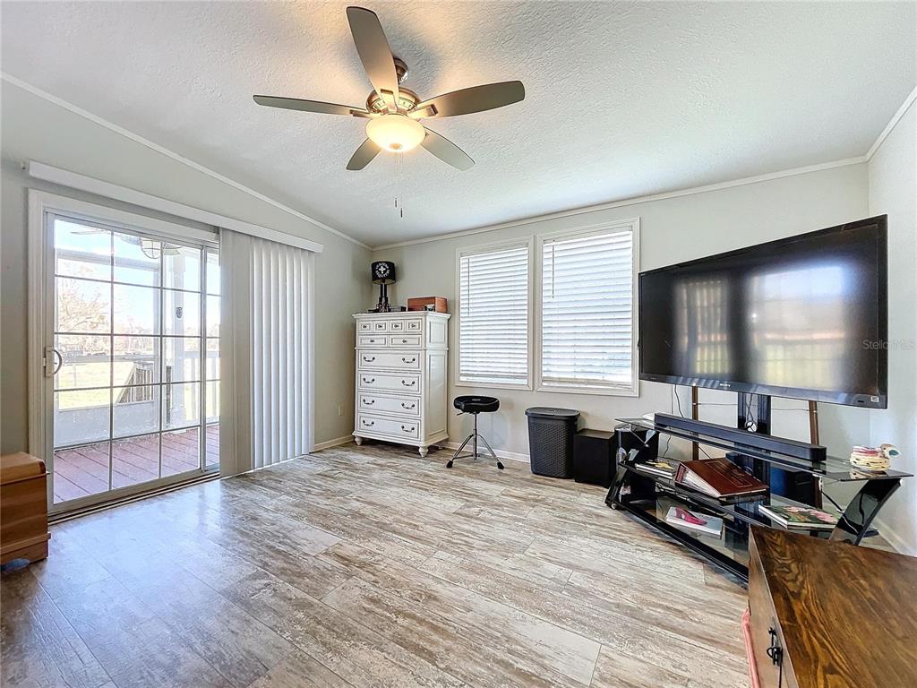 14890 County Road 757 Webster, FL 33597 - Photo 55 of 100 a living room with furniture and a flat screen tv