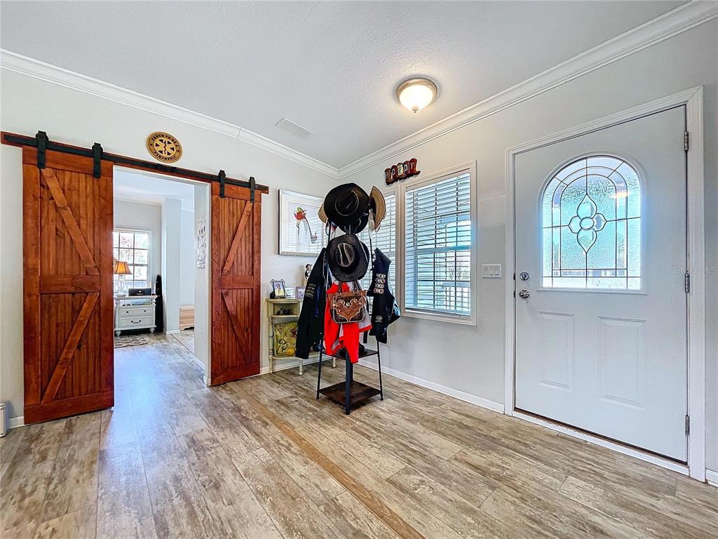 14890 County Road 757 Webster, FL 33597 - Photo 65 of 100 a view of entryway with wooden floor