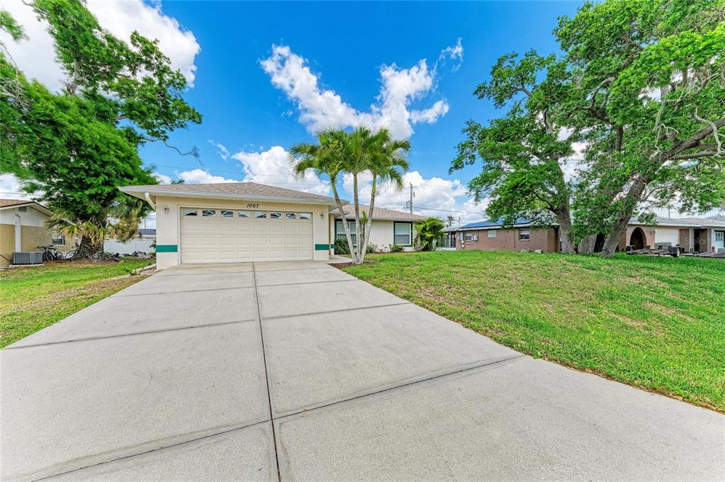 1067 Rosedale Road Venice, FL 34293 - Photo 3 of 82 Gallery Image 3