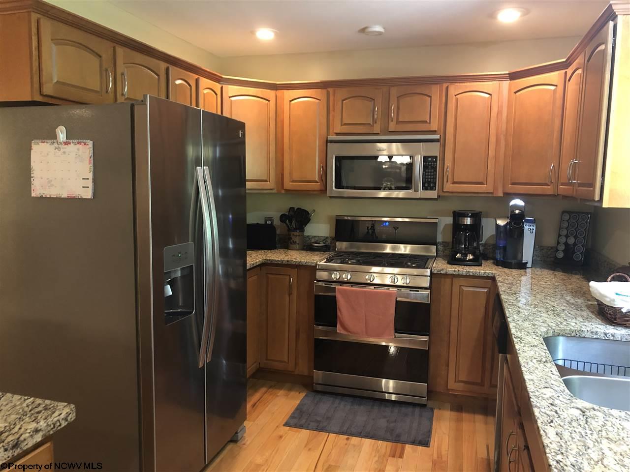 108 Raintree Boulevard Bridgeport, WV 26330 - Photo 4 of 20 Gallery Image 4