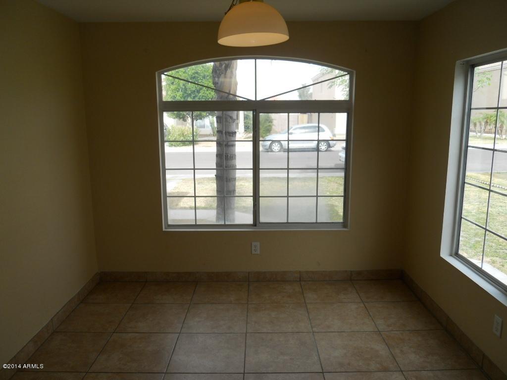 12005 West Granada Road Avondale, AZ 85392 - Photo 5 of 17 Eat-in Kitchen