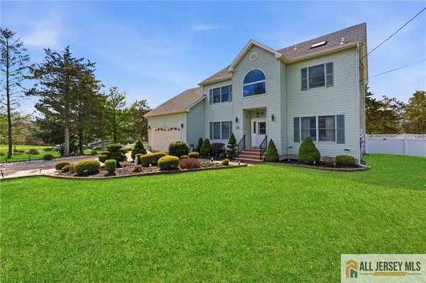 $900,000 | 66 Gates Road, Somerset, NJ 08873