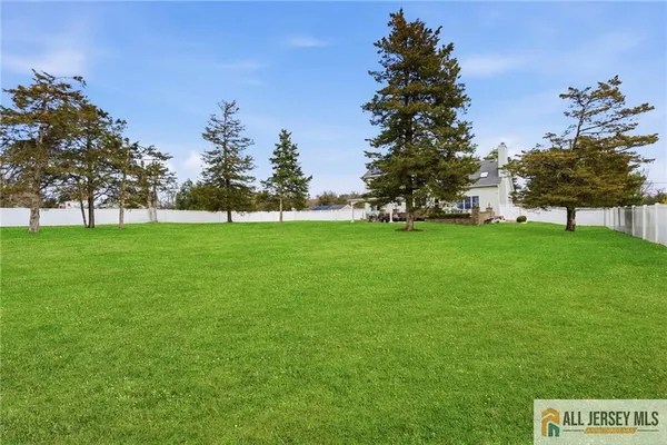 $900,000 | 66 Gates Road, Somerset, NJ 08873