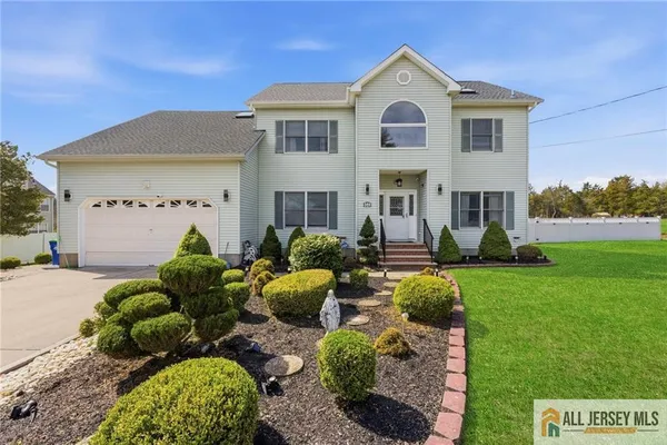 $900,000 | 66 Gates Road, Somerset, NJ 08873