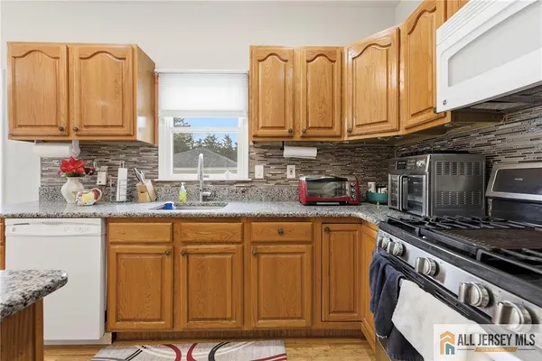 $900,000 | 66 Gates Road, Somerset, NJ 08873