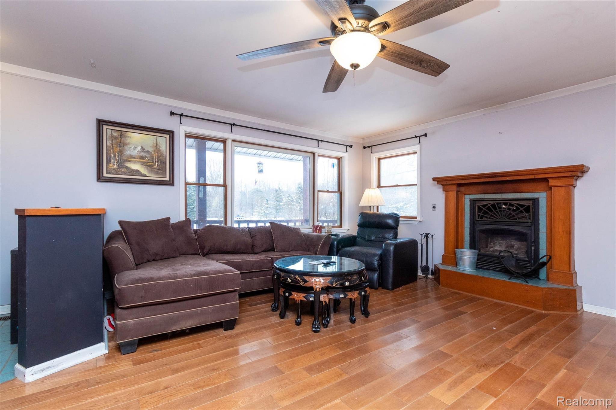 10695 Roberts Road Stockbridge, MI 49285 - Photo 9 of 60 interior (2).jpg