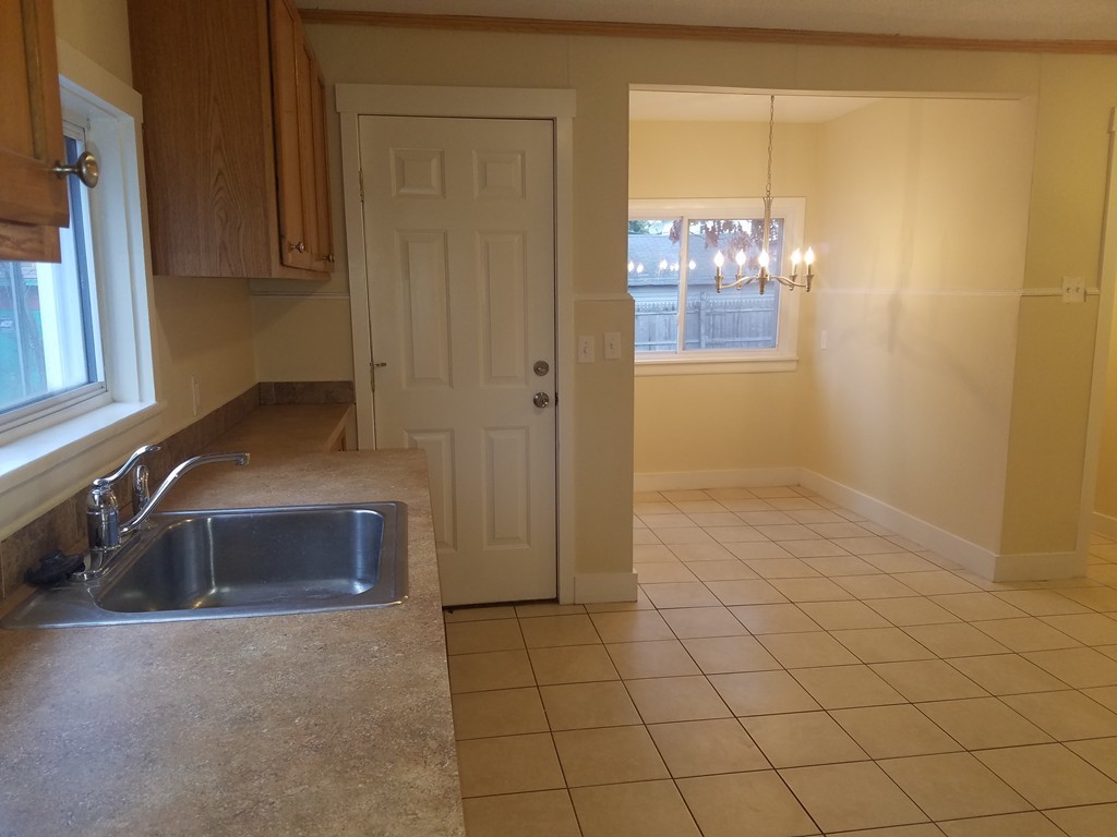 37 Dorchester Street Springfield, MA 01109 - Photo 3 of 17 Gallery Image 3