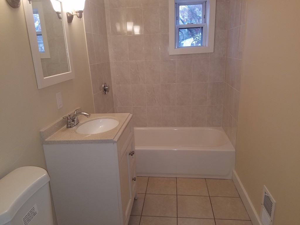 37 Dorchester Street Springfield, MA 01109 - Photo 4 of 17 Gallery Image 4
