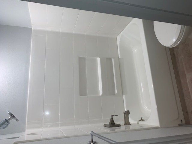 1501 North Burleson Street Kyle, TX 78640 - Photo 16 of 33 a bathroom with a bathtub and a toilet