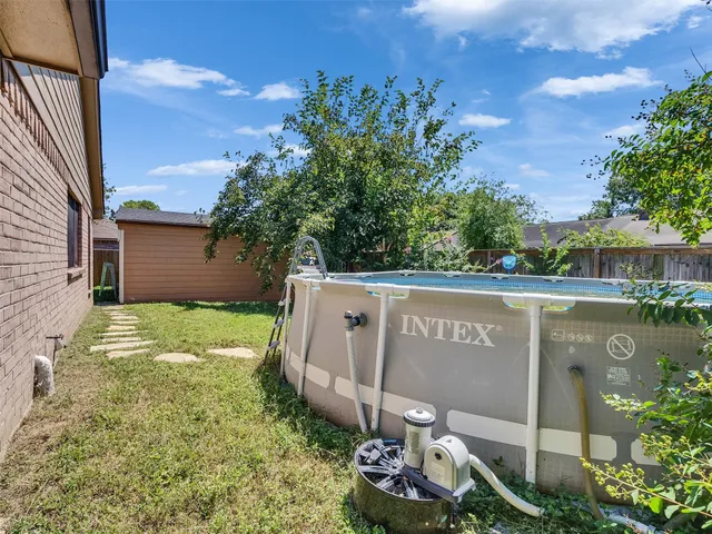 a view of a back yard of the house