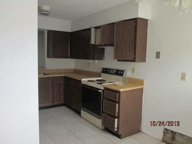 6010 Indrio Road, Unit D2 Fort Pierce, FL 34946 - Photo 2 of 10 KITCHEN