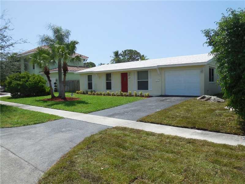2630 Northeast 52nd Court Lighthouse Point, FL 33064 - Photo 1 of 17 Exterior Front